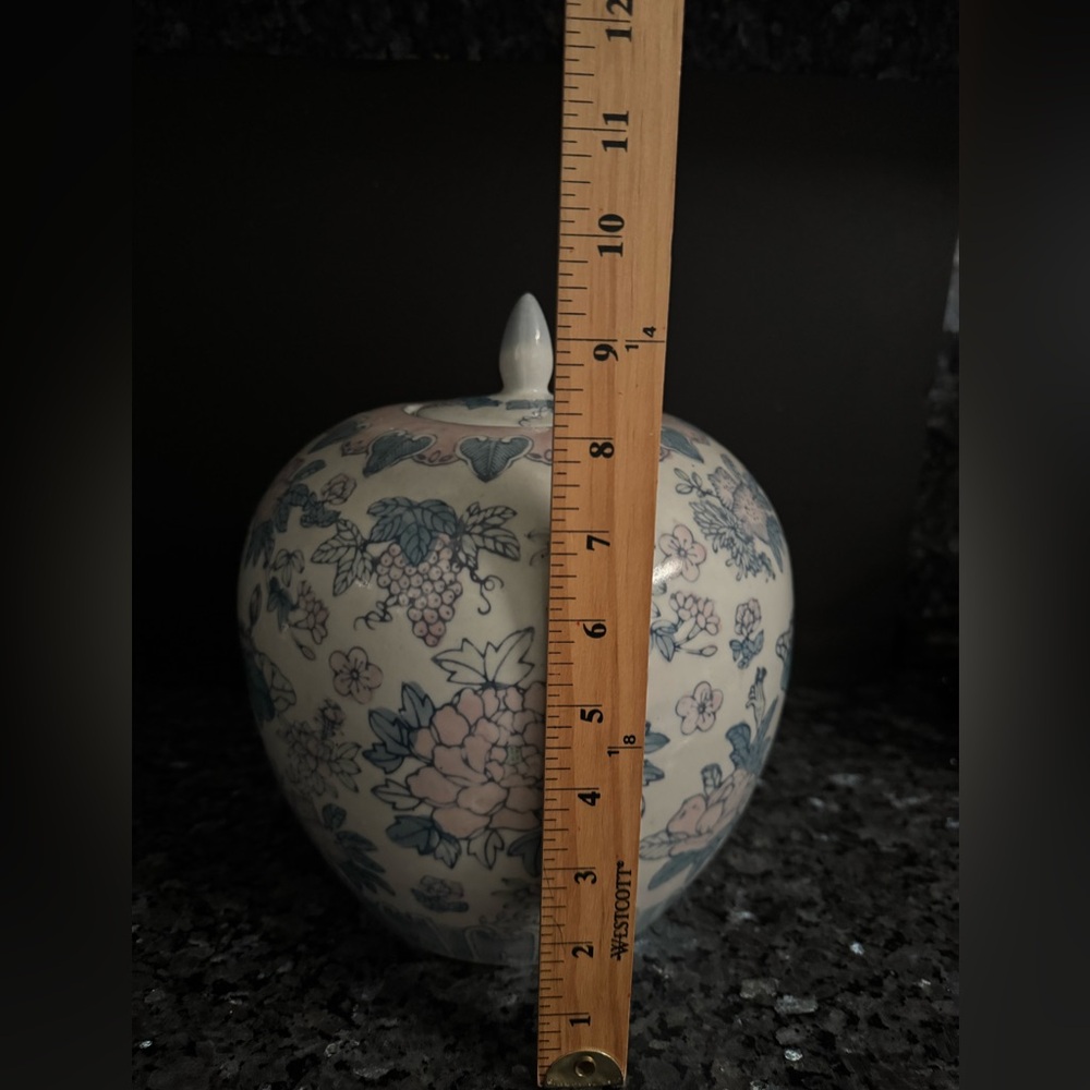 Vintage 9.5” Large Chinoiserie Light Blue & White, Pink Floral Temple Ginger Jar - Picture 7 of 7